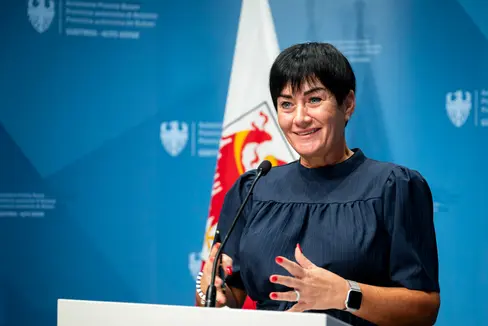 Das Interesse vonseiten der gemeinnützigen Bauträger und auch von etlichen Gemeinden ist groß und wir erwarten uns, dass diese neue Möglichkeit in ganz Südtirol genutzt wird und flächendeckend neue preisgünstige Mietwohnungen entstehen, betont Landesrätin Ulli Mair. (Foto: LPA/Fabio Brucculeri)