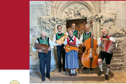 Das neu erschienene Heft Die Dorf Tiroler Raffelemusig und die Tradition des Raffelespiels im Meraner Raum aus der Reihe Südtiroler Volksmusik in Wort, Bild und Musik, herausgegeben vom Referat Volksmusik in der Landesdirektion Deutsche und ladinische Musikschule. (Foto: LPA/Referat Volksmusik in der Landesdirektion Deutsche und ladinische Musikschule)