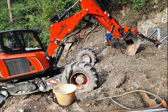 Der Bautrupp der Wildbachverbauung hat im Vorjahr begonnen, acht Gittersperren in den Schiedmanngraben einzubauen, um das Bachbett zu stabilisieren und Erosion zu verhindern. (Foto: LPA/Landesamt für Wildbach- und Lawinenverbauung Nord in der Agentur für Bevölkerungsschutz)