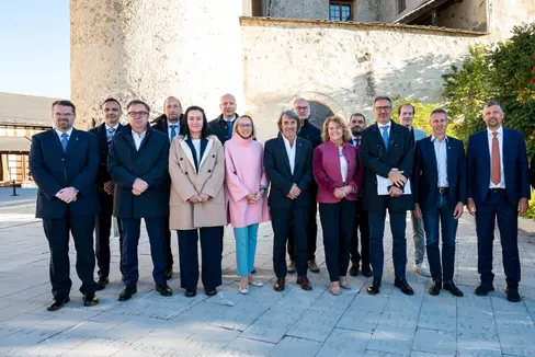 Nuova seduta nei comprensori per la Giunta provinciale. Dopo la seduta congiunta con i rappresentanti dei Comuni ladini il 13 ottobre a San Martino in Badia, l'esecutivo si incontrerà martedì 20 ottobre a Castel Tirolo con i membri dei Comuni del Burgraviato. (Foto: USP/Fabio Brucculeri)