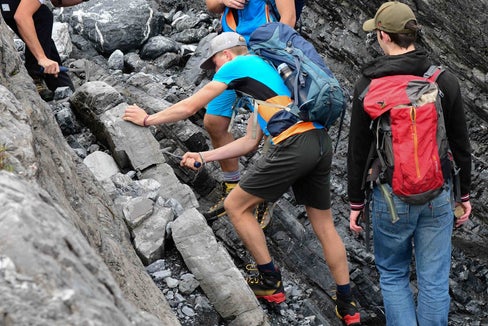 Nell'annuale appuntamento con il campo di glaciologia, 22 studenti hanno affrontato i temi dei ghiacciai, della geologia, della botanica e dell'ecologia sulle cime del Parco Nazionale dello Stelvio (Foto: Dipartimento istruzione e formazione tedesca/Aspmair)