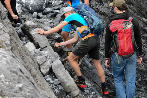 Mit den Themen Gletscher, Geologie, Botanik und mit der Ökologie des Hochgebirges im Nationalpark Stilfserjoch setzten sich beim diesjährigen Gletschercamp 22 Schülerinnen und Schüler intensiv auseinander. (Foto: Bildungsdirektion/Aspmair)