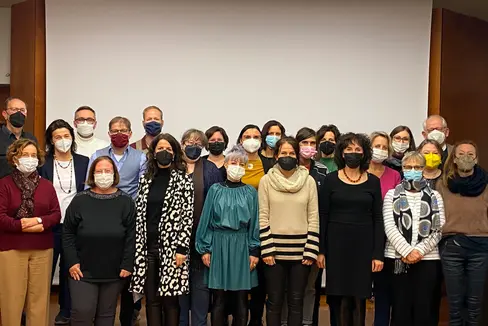 17 Lehrpersonen und eine Sozialpädagogin haben Ende November eine mehrjährige Ausbildung für Systemische Beratung abgeschlossen. (Foto: LPA/Bildungsdirektion)