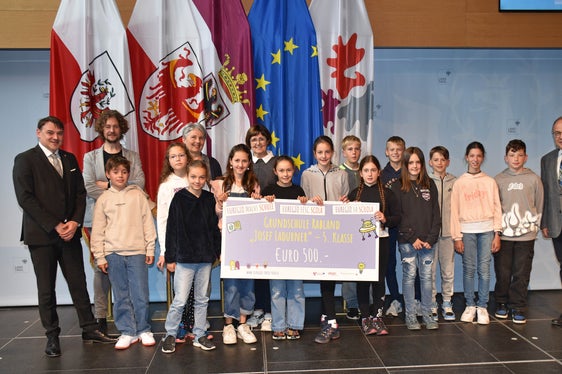 La 5. classe della Scuola elementare “Josef Ladurner” di Rablà. (Foto: Land Tirol/Dorfmann)
-