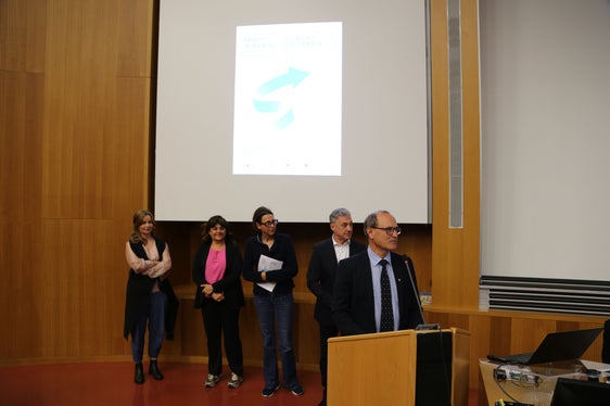 I presidenti delle CUG (da sinistra): Elisabeth Tauber (Libera Università di Bolzano), Daniela Cinque (Comune di Merano), Donatella Trevisan (Comune di Bolzano), Antonio Peruffo (Azienda sanitaria) e Gerhard Mair (Provincia) (Foto: Libera Università di Bolzano)