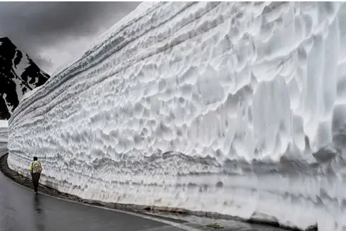 La splendida foto del Passo del Rombo scattata da Alessandro Zaccaria selezionata per il calendario dell'Euregio (Foto: ASP/Euregio)