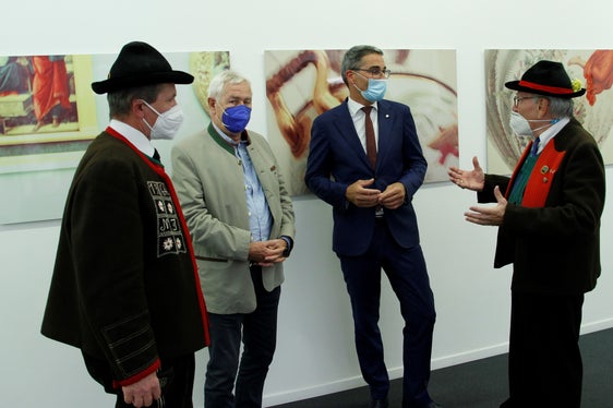 Riunione a Bolzano in preparazione del 75° anniversario dell'Associazione Generale degli altoatesini in Austria: (da sinistra) Reinmüller, Angermann, il presidente Kompatscher, Thomann (Foto: LPA)