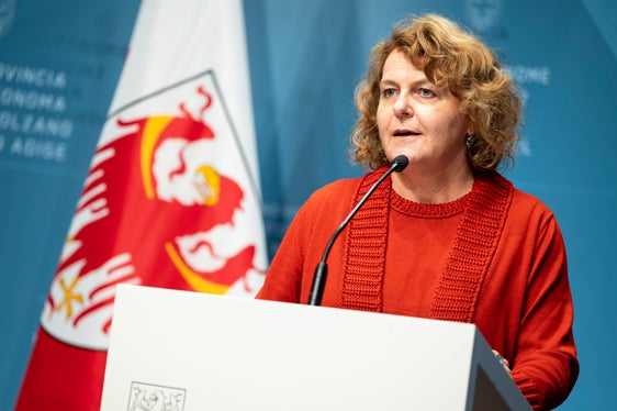 Ab 1. Jänner 2025 wird der Hauspflegedienst zum ambulanten Betreuungsdienst, die Details dazu stellte Landesrätin Rosmarie Pamer heute (10. Dezember) vor. (Foto: LPA/Fabio Brucculeri)