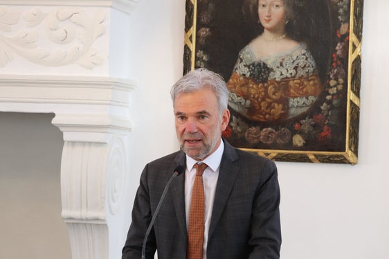 Zivilschutz schützt auch Kulturgut: Bevölkerungsschutzlandesrat Arnold Schuler bei der Pressekonferenz zur Vorstellung des neuen Handbuchs (Foto: LPA/Maja Clara)