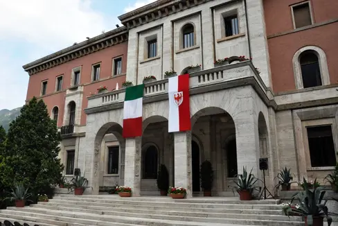Il Commissariato del Governo a Bolzano, teatro dell'odierno vertice sulla sicurezza. Focus sul piano Strade Sicure in Alto Adige.
