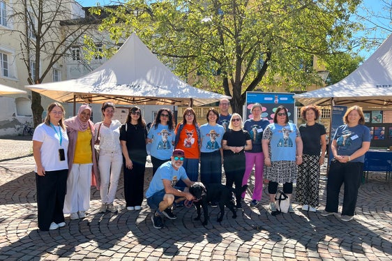 Ein Team der beiden für Sprachen zuständigen Landesämter hat gemeinsam mit mehren Sprachenorganisationen die diesjährige Ausgabe von Sprachen am Platz in Brixen organisiert. (Foto: Amt für Weiterbildung und Sprachen/Biljana Stefanoska)