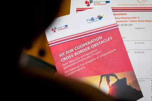 Im April war die zweite Ausgabe des Interreg-Projektes Fit4Co in Bozen vorgestellt worden. Noch bis 15. Juli können öffentliche Verwaltungen grenzüberschreitende Projekte einreichen. (Foto: LPA/Fabio Brucculeri)