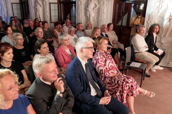 La Sala dei Cavalieri di Castel Trostburg, a Ponte Gardena, era gremita per la rappresentazione della novella di Stefan Zweig 24 ore della vita di una donna accompagnata dalle note di un violino. (Foto: ASP/Tiberio Sorvillo)