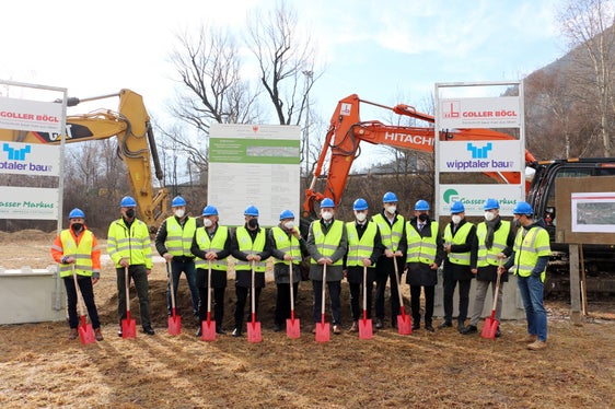 Erster Spatenstich für Umfahrung von Vahrn mit den Vertretern des Landes, der Gemeinde und der Bauunternehmen. (Foto: LPA/Ingo Dejaco)