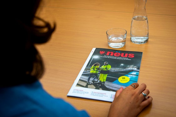 È stato appena pubblicato il nuovo numero della rivista della Provincia: nëus è un magazine reversibile in italiano e in tedesco (Foto: ASP/Fabio Brucculeri)