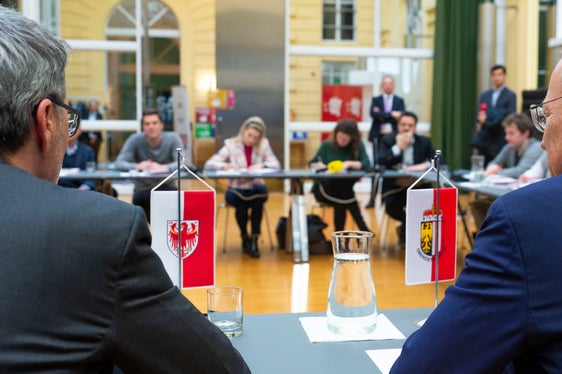 Entrambi i territori desiderano dare forma attiva alla protezione del clima in modo socialmente ed economicamente compatibile, hanno dichiarato i presidenti provinciali in una conversazione con i giornalisti dell'Alta Austria (Foto: ASP/Fabio Brucculeri)