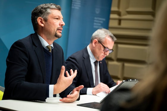 „Südtirols Politik war immer darauf ausgerichtet, den ländlichen Raum lebenswert und erreichbar zu halten – dafür braucht es funktionierende Infrastrukturen, betonte Mobilitäts- und Infrastrukturenlandesrat Daniel Alfreider im Gespräch mit den Medien zu #1 Jahr Landesregierung. (Foto: LPA/Fabio Brucculeri)