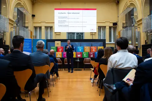 Die Herausforderungen des Klimawandels und die Notwendigkeit sozialer Verantwortung verlangen von uns allen ein Umdenken, betonte Landeshauptmann Arno Kompatscher. (Foto: LPA/Fabio Brucculeri)