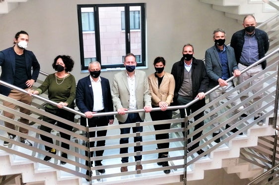 Riunione tra l'assessore all'edilizia pubblica Massimo Bessone e la delegazione dell'Ordine degli Architetti. Nella foto (da sx) il direttore di dipartimento Davide Gemmellaro, la direttrice di ripartizione all'edilizia e servizio tecnico Marina Albertoni, il presidente dell'Ordine degli architetti Wolfgang Thaler, l'assessore Massimo Bessone, l'architetto Ingrid Tosoni, l'architetto Stefano Adami, l'architetto Valentino Andrioli e il direttore di ripartizione patrimonio Daniel Bedin (Foto: ASP/Igor Cocca)