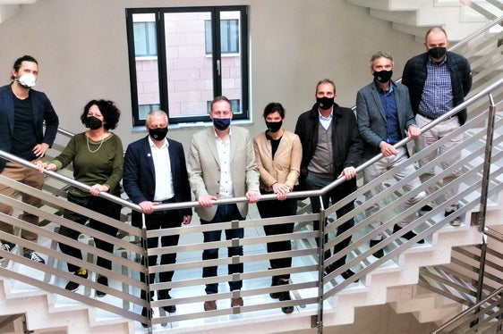 Riunione tra l'assessore all'edilizia pubblica Massimo Bessone e la delegazione dell'Ordine degli Architetti. Nella foto (da sx) il direttore di dipartimento Davide Gemmellaro, la direttrice di ripartizione all'edilizia e servizio tecnico Marina Albertoni, il presidente dell'Ordine degli architetti Wolfgang Thaler, l'assessore Massimo Bessone, l'architetto Ingrid Tosoni, l'architetto Stefano Adami, l'architetto Valentino Andrioli e il direttore di ripartizione patrimonio Daniel Bedin (Foto: ASP/Igor Cocca)