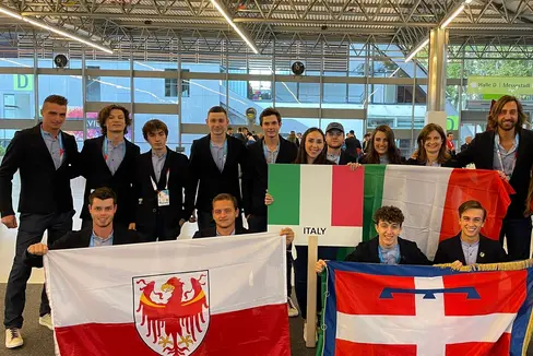 Mit viel Können, Geschicklichkeit und Disziplin zum Erfolg: Südtirols sieben junge Fachkräfte als Teil des italienischen Teams bei den EuroSkills 2021 (Foto: Gian Luigi Ferraris)