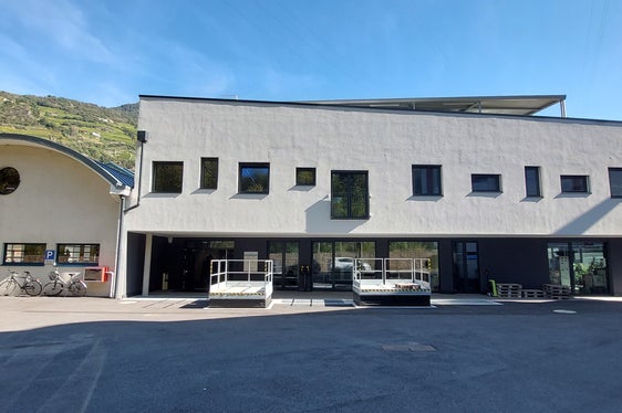Il nuovo laboratorio geotecnico dell'Ufficio Geologia e Prove materiali a Cardano esegue analisi sui materiali per il settore strade per rendere le infrastrutture dell'Alto Adige sicure e sostenibili (Foto: ASP/Igor Cocca)