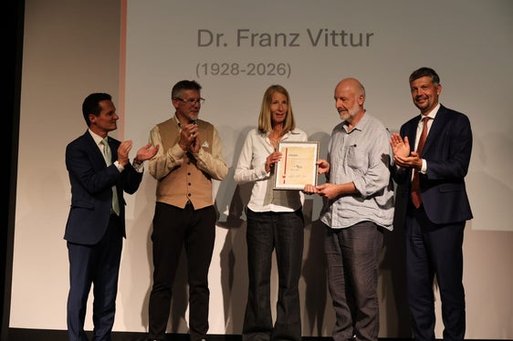 A Franz Vittur, il primo intendente scolastico ladino, scomparso lo scorso giugno, è stato conferito postumo il “Merit Ladin”. (Foto: USP/Ingo Dejaco)