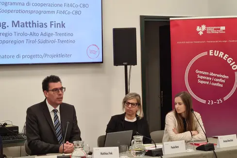Il programma Interreg Fit4Co è stato illustrato dal coordinatore, Matthias Fink del Segretariato generale dell'Euregio (Foto: Ufficio stampa Provincia autonoma di Trento)