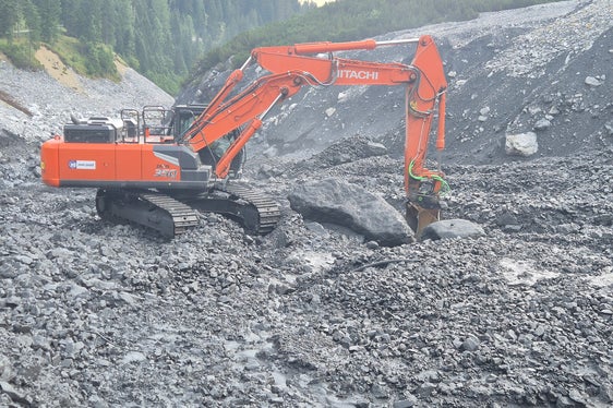 Im Pleisserbach waren am Abend des 1. August rund 60.000 Kubikmeter Murmaterial abgegangen, im Bereich seiner Mündung in den Eiswandfernerbach und in den Trafoierferner verklauste das Murmaterial die beiden Bäche völlig oder teilweise. (Foto: Amt für Wildbach- und Lawinenverbauung West in der Agentur für Bevölkerungsschutz)