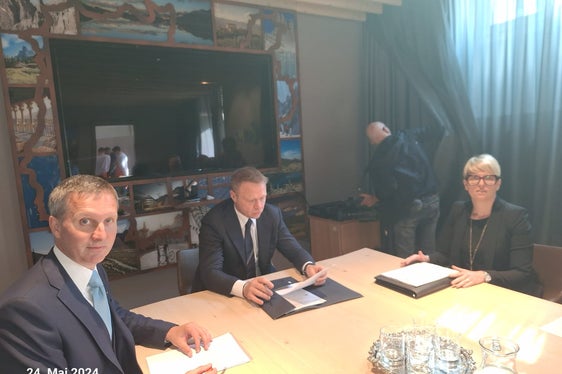 L'agricoltura montana, il benessere degli animali, l'assicurazione del raccolto e la gestione delle acque sono i temi trattati dall'assessore Walcher, l'assessora Zanotelli e il ministro Lollobrigida. (Foto: ASP)