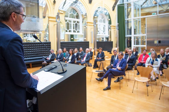 La delegazione di giudici, procuratrici e procuratori austriaci è stata ricevuta oggi (3 ottobre) dal presidente della Provincia Arno Kompatscher (Foto: ASP/Fabio Brucculeri)