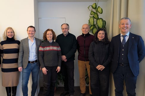 Der Landesbeirat für Baukultur und Landschaft 2026-28 hat seine Arbeit aufgenommen: im Bild (von rechts) Landesrat Peter Brunner mit den Beiratsmitgliedern Carla Lo, Conradin Clavout und Ramun Capaul sowie mit Martina Pecher vom Landesamt für Landschafts- und Gemeindeplanung, Ressortdirektor Alexander Gruber, Carlotta Polo, Direktorin des Landesamtes für Landschafts- und Gemeindeplanung, und Florian Zerzer, Direktor der Landesabteilung Natur, Landschaft und Raumentwicklung. (Foto: LPA/Vera Brunetti)