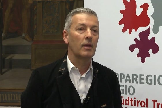 Das Projekt ist eine Chance, Brücken innerhalb der Euregio zu bauen - die Bürgerinnen und Bürger von Brixen werden zusammen mit denen von Hall und Arco den ersten 'BürgerInnenrat' der Euregio bilden, sagt der Brixner Bürgermeister Brunner. (Foto: LPA/gnews)