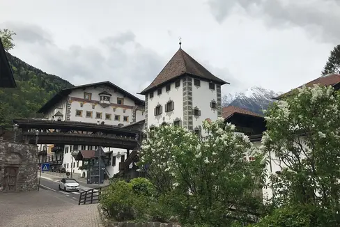 Il nuovo collettore fognario permetterà di convogliare separatamente all’impianto di depurazione di Sinigo il refluo del birrificio Forst a Lagundo (Foto: ASP)