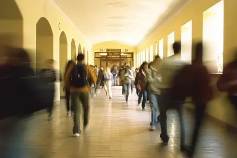 Die Landesregierung hieß die Rahmenrichtlinien für die Festlegung der Curricula der Oberstufe an den italienischsprachigen Schulen in Südtirol gut. (Foto: AdobeStock. Das Foto darf nur im Zusammenhang mit dieser Aussendung verwendet werden.)