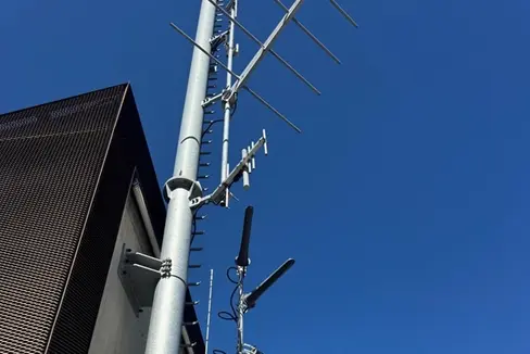 Das Land Südtirol installiert moderne, verteilte Antennensystemen (DAS), um auch in den Tunnels den Mobilfunkempfang zu gewährleisten. Die neue Technologie soll es möglich machen, überall die einheitliche Notrufnummer kontaktieren zu können. (Foto: LPA)