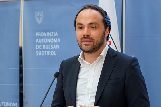 Vom Verwalten gehe man zum Gestalten über, betonte der Landesrat Achammer heute. (Foto: LPA/Fabio Brucculeri)