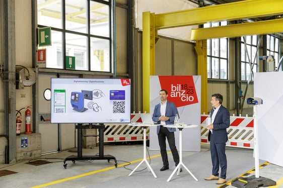 L'AltoAdigePlan è la base per la pianificazione della mobilità dei prossimi anni, ha spiegato il capo Dipartimento Vallazza in un'intervista con il direttore di Sta Dejaco (Foto: ASP/Tiberio Sorvillo)