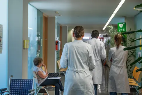 Das neue Fünfjahresprogramm für die Sanitätsbauten, das die Landesregierung am 11. Juni beschlossen hat, legt das Land den Grundstein für wichtige Bauprojekte im Gesundheitswesen. Jetzt kann Schritt für Schritt geplant und umgesetzt werden. (Foto: LPA/Greta Stuefer)