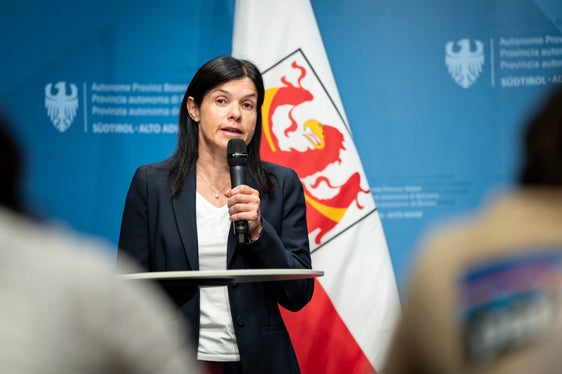 Gerlinde Wiedenhofer vom Landestierärztlichen Dienst ging auf die Auswirkungen des Mähtods auf die Tierfutterqualität ein. (Foto: LPA/Fabio Brucculeri)