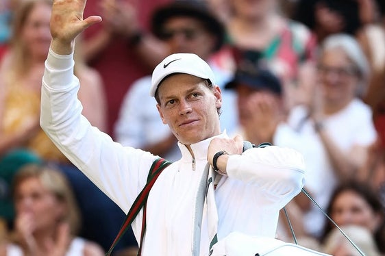 Jannik Sinner riscrive la storia del tennis mondiale. Per il campione altoatesino primo titolo in carriera nel torneo di Wimbledon, l'evento tennistico più rinomato, antico ed importante al mondo. (Foto: FITP. La foto può essere utilizzata solo nel contesto di questo comunicato stampa)