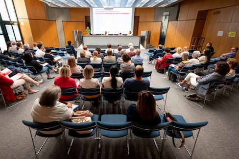 Die Mitglieder der 67 Seniorenbeiräte und Seniorengemeinderäte haben sich vor Kurzem in Bozen getroffen und sich dabei über Initiativen und Maßnahmen für die ältere Generation informiert. (Foto: LPA/Fabio Brucculeri)