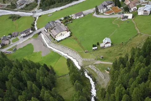 Die Arbeiten zur Verbesserung des Hochwasserschutzes am Zaytalbach in Sulden sind abgeschlossen. (Foto: Agentur für Bevölkerungsschutz/Luca Messina)