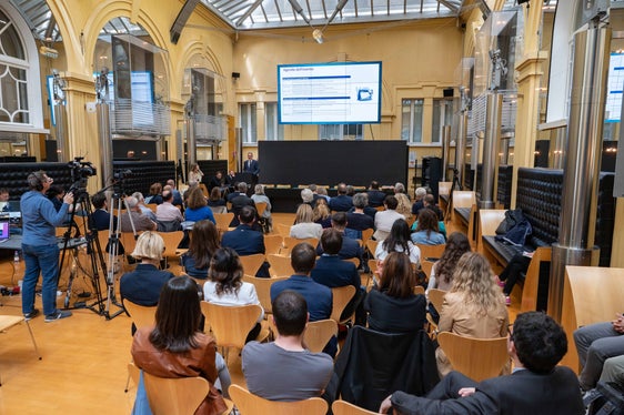 Über die EGA (Elektronische Gesundheitsakte) wurde auf der Tagung im Innenhof des Palais Widmann ausführlich berichtet. (Foto: LPA/Greta Stuefer)