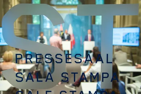 La sala stampa di Palazzo Widmann. La Giunta provinciale si riunirà nuovamente venerdì 9 gennaio per la prima seduta del 2026. (Foto: USP/Fabio Brucculeri)
