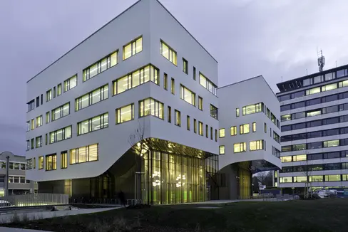 Das Land finanziert seit einigen Jahren Studienplätze an der Paracelsus Medizinischen Privatuniversität in Salzburg (Bild). Foto: PMU/Berger+Parkinnen)