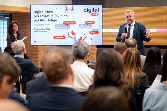 Più smart, più vicino, più Alto Adige: questo è il motto di “Digital Now”, che accompagna i cittadini nel processo di digitalizzazione. (Foto: USP/Fabio Brucculeri)