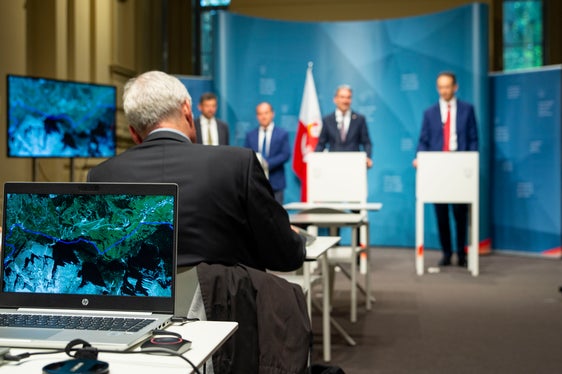 Pressekonferenz zur neuen, 23 Kilometer langen 132-Kilovolt-Erdkabelleitung zwischen Lajen und Corvara im Pressesaal des Landhaus 1 in Bozen (Foto: LPA/Fabio Brucculeri)