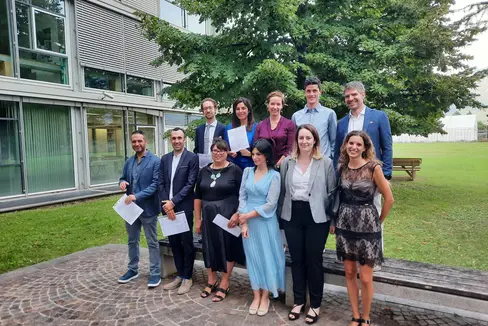 Corrada Ambrogio, Francesco Bruno, Giulia Danti, Patrizia Donnici, Emanuele Dussin, Barbara Locher, Doris Marinovic, Valentina Piras, Simon Seehauser, Alberto Tomelleri, Stephan Wolf e Rossella Puleo hanno ricevuto ieri il diploma di medico di medicina generale (Foto: ASP/Istituto di medicina generale e public health)