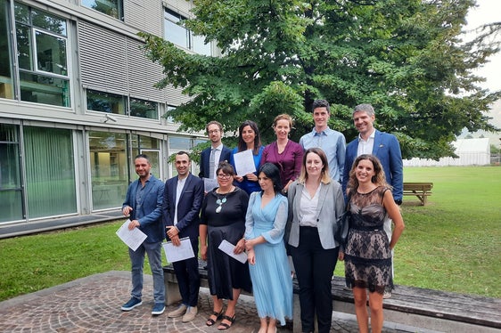 Corrada Ambrogio, Francesco Bruno, Giulia Danti, Patrizia Donnici, Emanuele Dussin, Barbara Locher, Doris Marinovic, Valentina Piras, Simon Seehauser, Alberto Tomelleri, Stephan Wolf e Rossella Puleo hanno ricevuto ieri il diploma di medico di medicina generale (Foto: ASP/Istituto di medicina generale e public health)